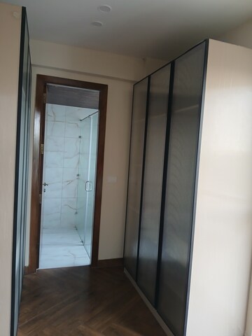 Furnished Amenities in 4 BHK Builder Floor at Sector 9 – for Rent