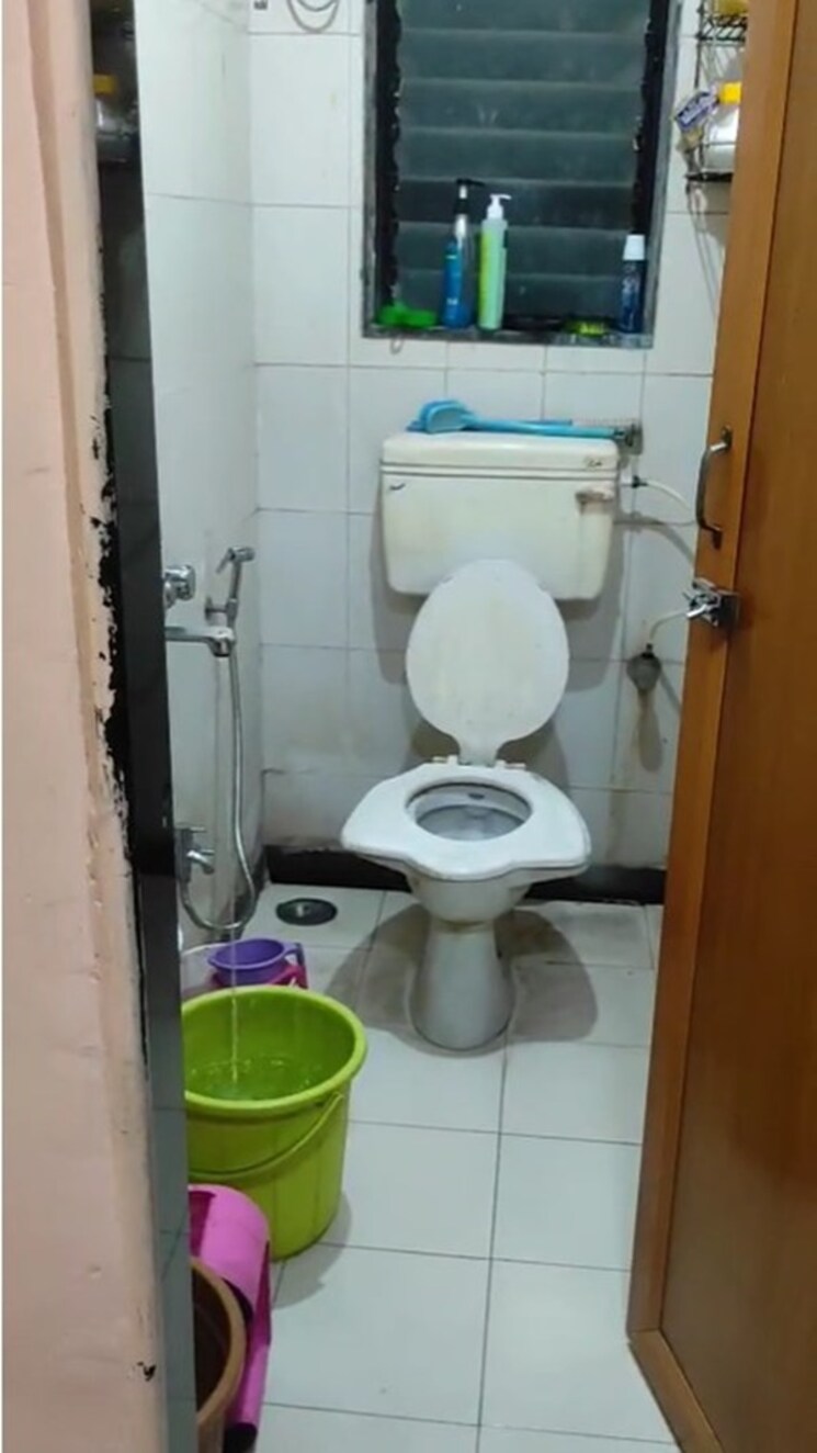 Bathroom, vani-apartment 1 RK 390 Sq.Ft. Apartment In Chembur Mumbai 9722558