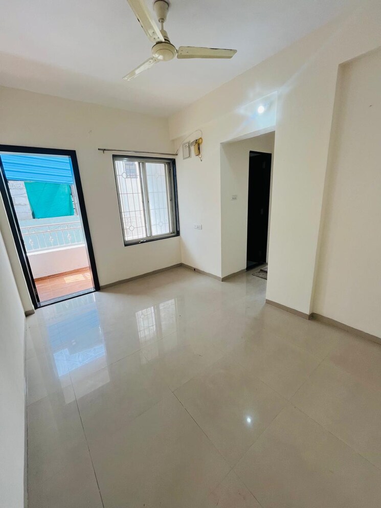 Room, tole-niwas 1 Bedroom 560 Sq.Ft. Apartment In Wadgaon Sheri Pune 9722607