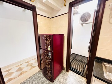 Furnished Amenities in 3 BHK Builder Floor at Safdarjung Development Area – for Rent