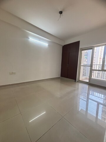 Room in 2 BHK Apartment at Panchsheel Greens II, Sector 16 Greater Noida – for Sale