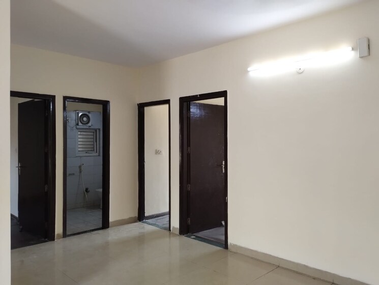 Room, puri-vip-floors 3 Bedroom 1000 Sq.Ft. Apartment In Sector 81 Faridabad 9722690