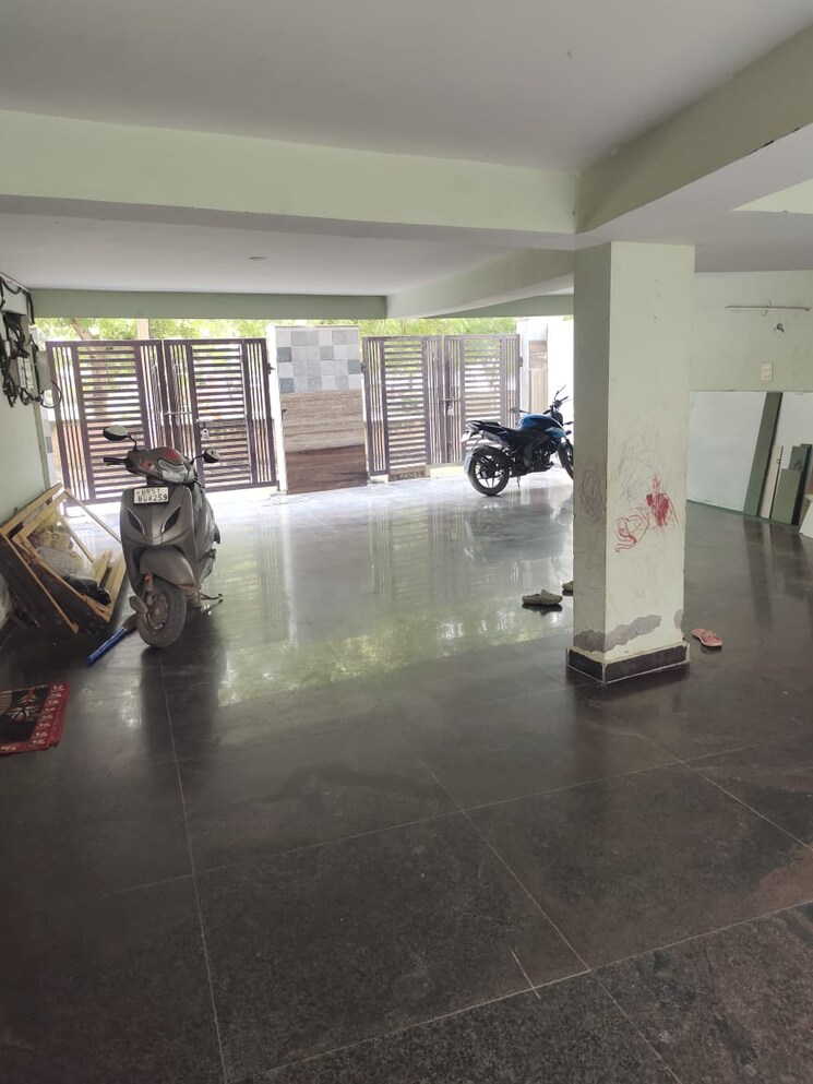  Parking, srishti-greenfield-homes 3 Bedroom 203 Sq.Yd. Builder Floor In Green Fields Colony Faridabad 9722700