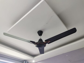 Furnished Amenities in 3 BHK Builder Floor at Srishti Greenfield Homes, Green Fields Colony – for Rent