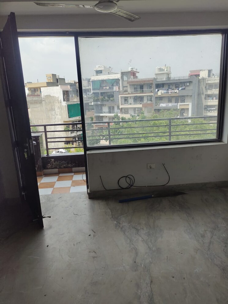 Balcony, srishti-greenfield-homes 3 Bedroom 203 Sq.Yd. Builder Floor In Green Fields Colony Faridabad 9722700