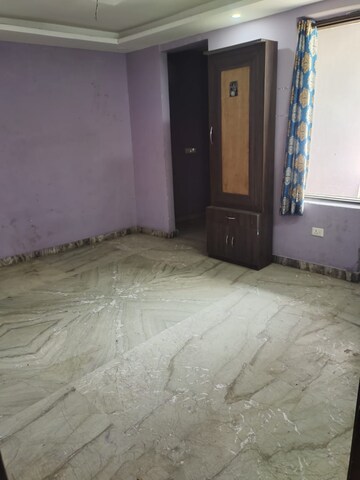 Room in 3 BHK Builder Floor at Srishti Greenfield Homes, Green Fields Colony – for Rent