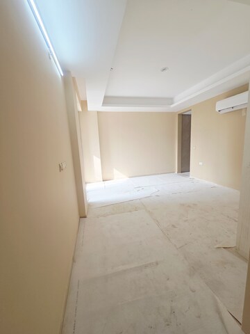 Room in 4 BHK Apartment at Omaxe The Resort Lucknow, Gomti Nagar – for Sale