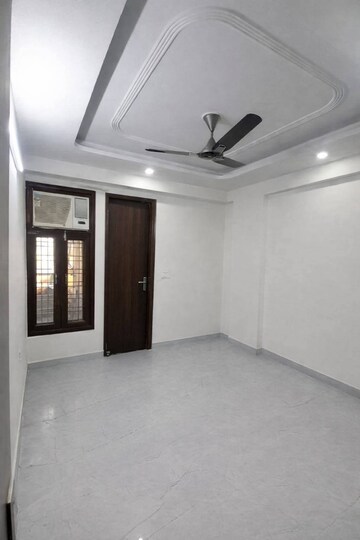 Room in 3 BHK Apartment at Saket – for Rent