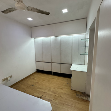 Bathroom in 1 BHK Apartment at Jupiter Apartments Lokhandwala Complex, Lokhandwala Complex – for Rent