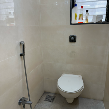 Bathroom in 1 BHK Apartment at Lokhandwala Breeze Apartments, Lokhandwala Complex – for Rent