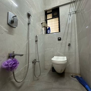 Bathroom in 1 BHK Apartment at Lokhandwala Breeze Apartments, Lokhandwala Complex – for Rent