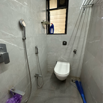 Bathroom in 1 BHK Apartment at Lokhandwala Breeze Apartments, Lokhandwala Complex – for Rent