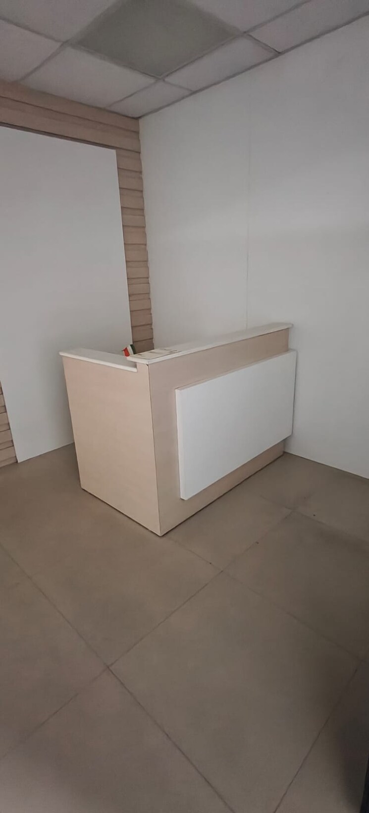 Room, jmd-regent-square Commercial Office Space 2000 Sq.Ft. In Sector 25 Gurgaon 9722888