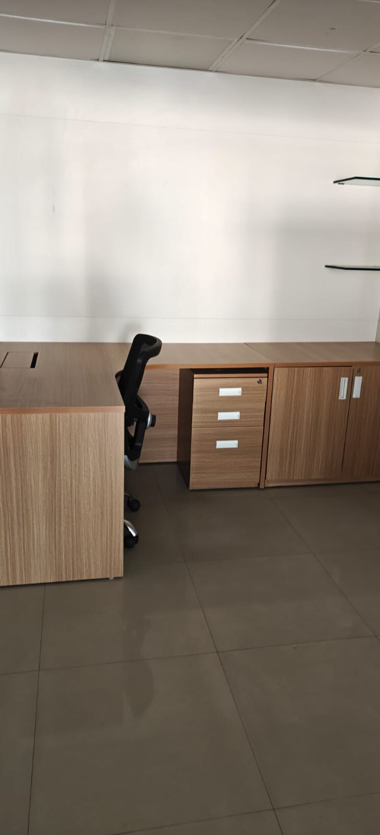 Room, jmd-regent-square Commercial Office Space 2000 Sq.Ft. In Sector 25 Gurgaon 9722888