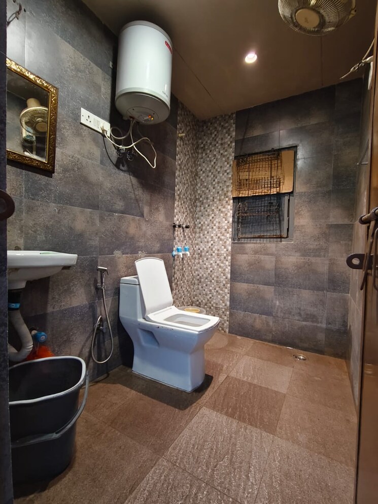 Bathroom, malviya nagar 2 Bedroom 1000 Sq.Ft. Builder Floor In Malviya Nagar Delhi 9722909