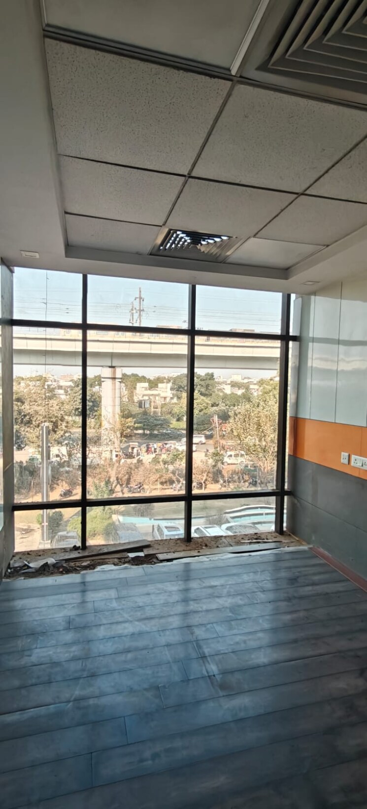 Room, the-solitaire-plaza Commercial Office Space 2000 Sq.Ft. In Sector 26 Gurgaon 9722925