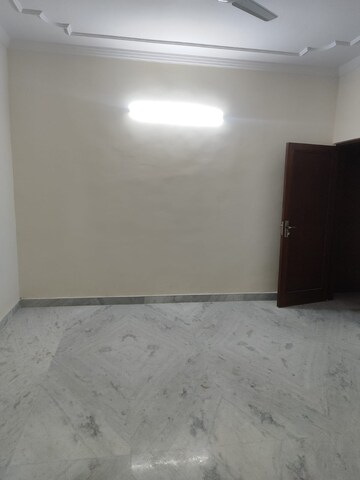 Room in 2 BHK Villa at RWA Apartments Sector 26, Sector 26 – for Rent