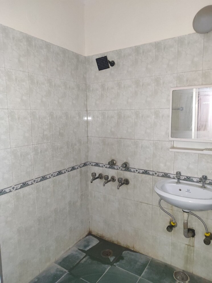 Bathroom, rwa-apartments-sector-26 2 Bedroom 1450 Sq.Ft. Villa In Sector 26 Noida 9722926