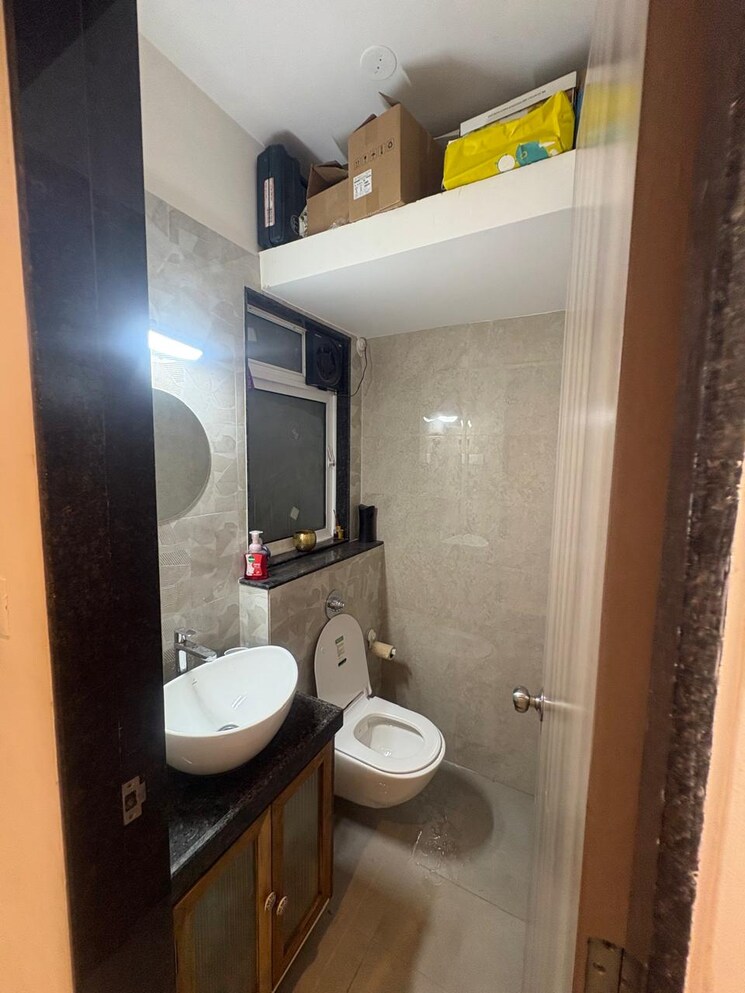 Bathroom, madhuban-apartment-vishnu-nagar 1 Bedroom 550 Sq.Ft. Apartment In Vishnu Nagar Thane 9722952