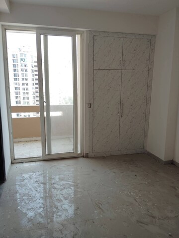 Room in 3 BHK Apartment at Radicon Vedantam, Sector 16c Greater Noida – for Rent