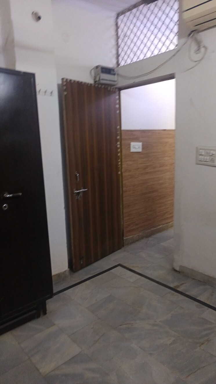 Room, patel nagar 1 Bedroom 500 Sq.Ft. Builder Floor In Patel Nagar Delhi 9722997