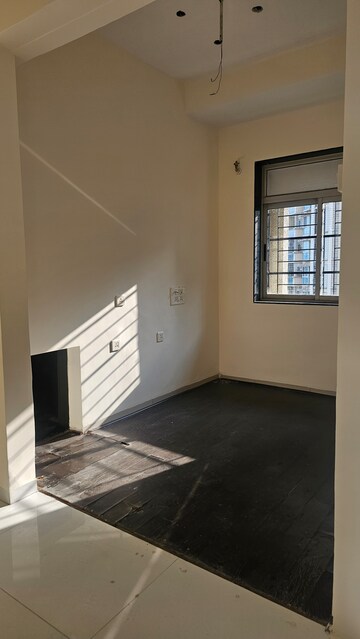 Furnished Amenities in 2.5 BHK Apartment at Vasant Fiona, Pokhran Road No Two – for Sale