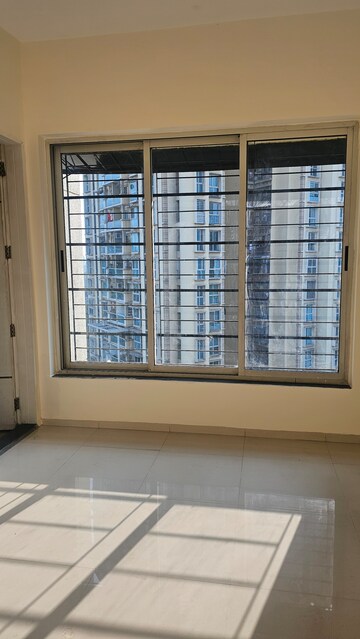 Room in 2.5 BHK Apartment at Vasant Fiona, Pokhran Road No Two – for Sale