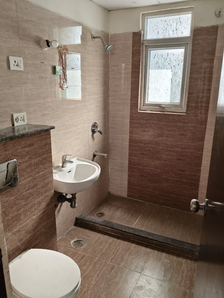 Bathroom, vip road 2 Bedroom 1250 Sq.Ft. Apartment In Vip Road Zirakpur 9723006