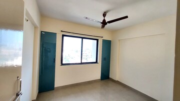 Room in 2 BHK Apartment at Gurukrupa Astter, Wadgaon Sheri – for Rent