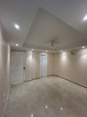 Room in 4 BHK Builder Floor at Green Fields Colony – for Sale