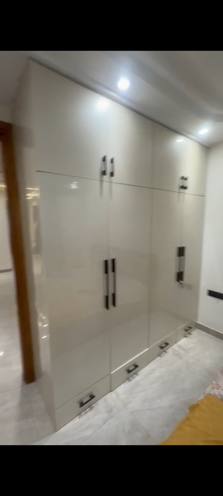 Bathroom, rohini 3 Bedroom 1000 Sq.Ft. Builder Floor In Rohini Delhi 9723059