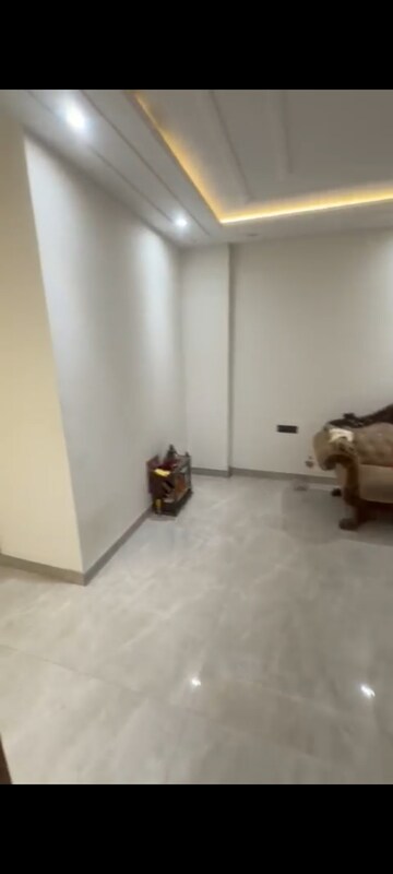 Room in 3 BHK Builder Floor at Rohini – for Rent
