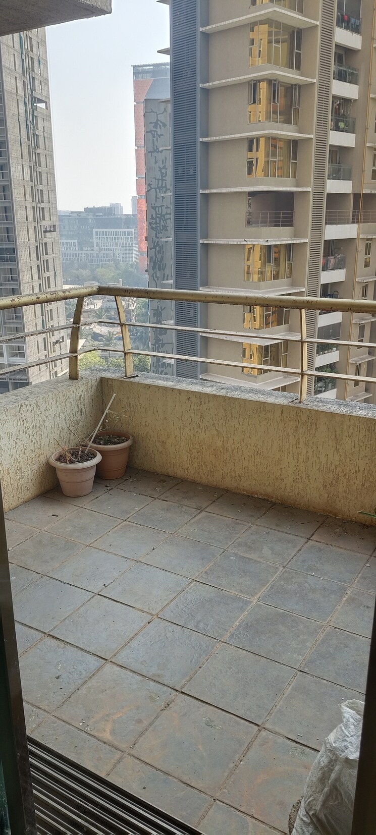 Balcony, oberoi-springs 3 Bedroom 1000 Sq.Ft. Apartment In Andheri West Mumbai 9723061