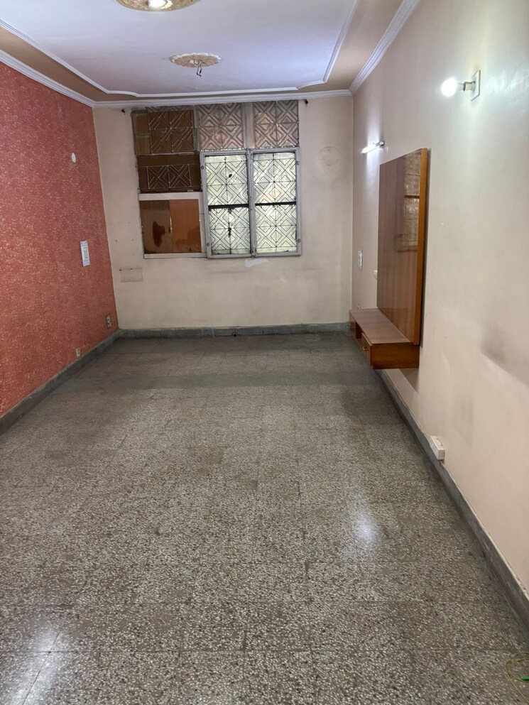 Room, rohini sector 13 2 Bedroom 900 Sq.Ft. Builder Floor In Rohini Sector 13 Delhi 9723085