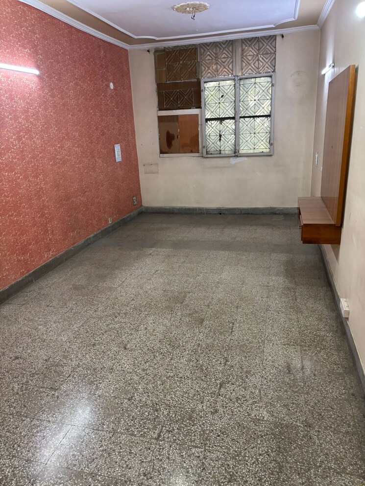 Room, rohini sector 13 2 Bedroom 900 Sq.Ft. Builder Floor In Rohini Sector 13 Delhi 9723085