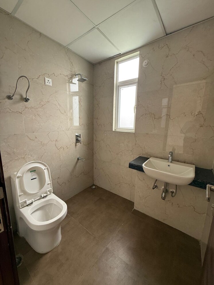 Bathroom, smart-world-gems 2.5 Bedroom 1194 Sq.Ft. Apartment In Sector 89 Gurgaon 9723101