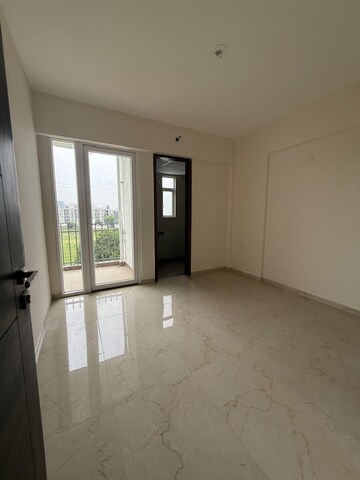 Room in 2.5 BHK Apartment at Smart World Gems, Sector 89 – for Sale