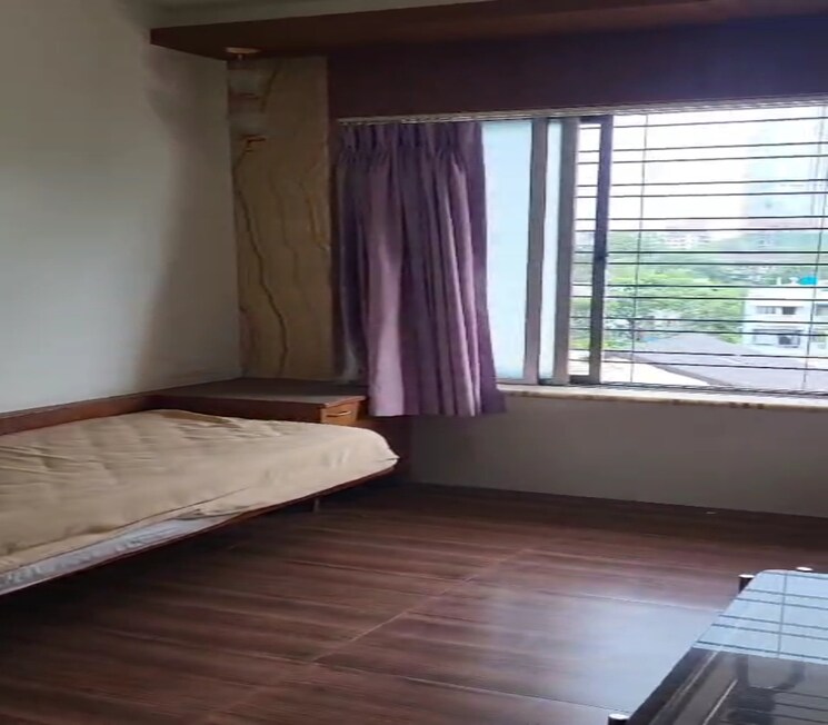 Room, dadar east 4 Bedroom 1500 Sq.Ft. Apartment In Dadar East Mumbai 9723106