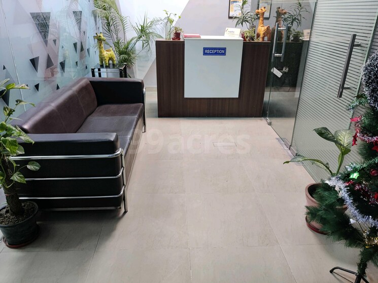 Balcony, sector 6 Commercial Office Space 2500 Sq.Ft. In Sector 6 Noida 9723123