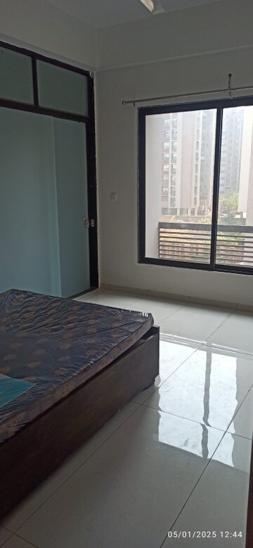 Room in 3 BHK Apartment at Chandkheda – for Rent