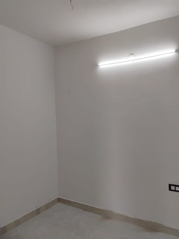 Room in 2 BHK Builder Floor at Shalimar Bagh – for Rent