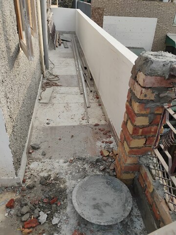 Balcony in 2 BHK Builder Floor at Shalimar Bagh – for Rent