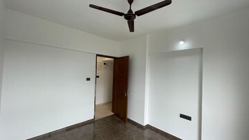 Room in 3 BHK Apartment at Shroff Aureta, Koregaon Park Annexe – for Rent