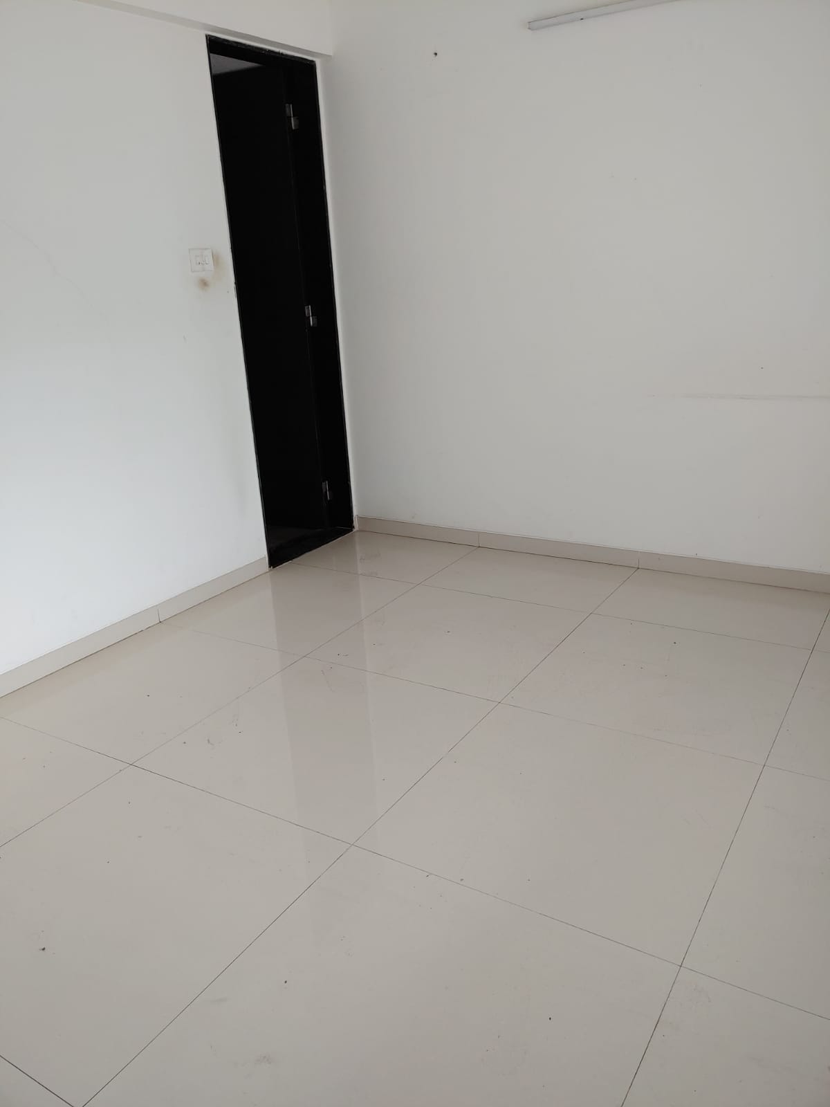 Room in 3 BHK Apartment at Lohia Unicus C Wing, Bavdhan – for Rent