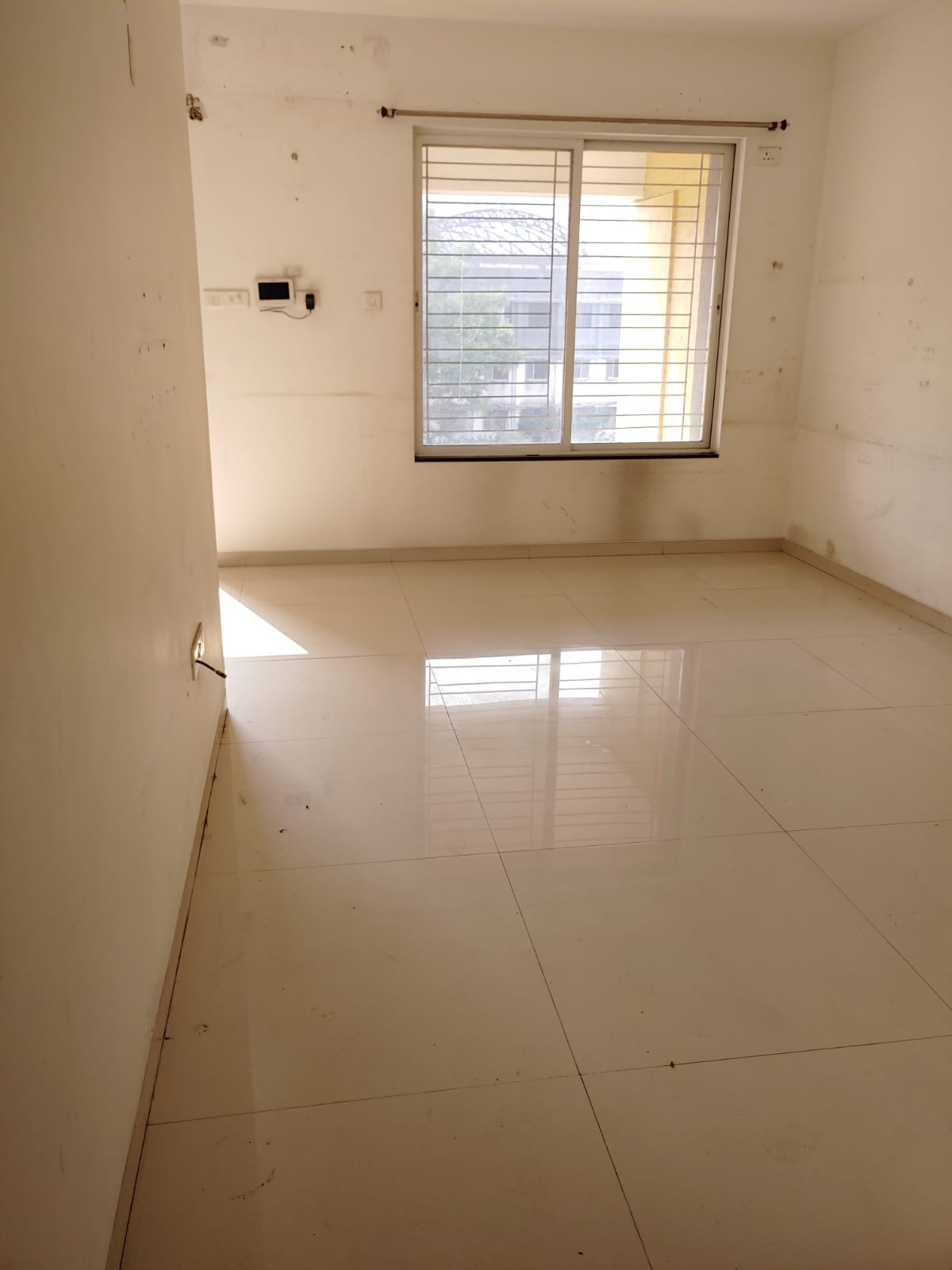 Room in 3 BHK Apartment at Lohia Unicus C Wing, Bavdhan – for Rent