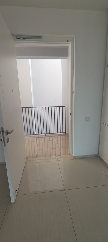 Room in 2 BHK Apartment at Ireo Skyon, Sector 60 – for Rent