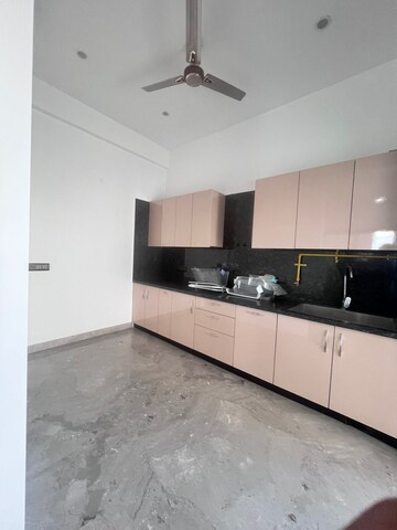 Kitchen in 1 BHK Builder Floor at Tulip Mall, Sector 46 – for Rent