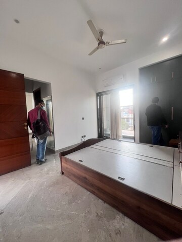 Bathroom in 1 BHK Builder Floor at Tulip Mall, Sector 46 – for Rent
