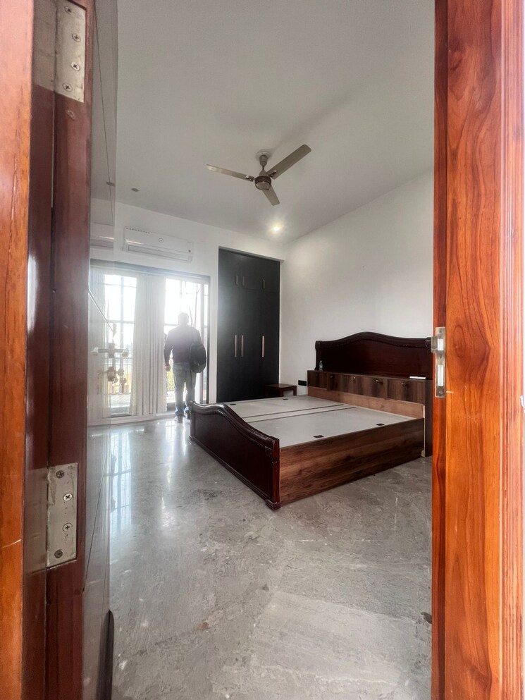 Cover Image, tulip-mall 1 Bedroom 162 Sq.Mt. Builder Floor In Sector 46 Noida 9723352