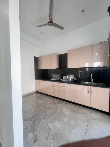 Kitchen in 1 BHK Builder Floor at Tulip Mall, Sector 46 – for Rent